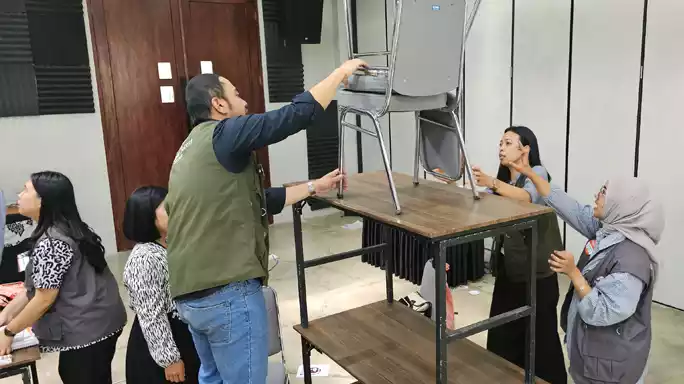 Gamified Indoor Team Building with MBTI