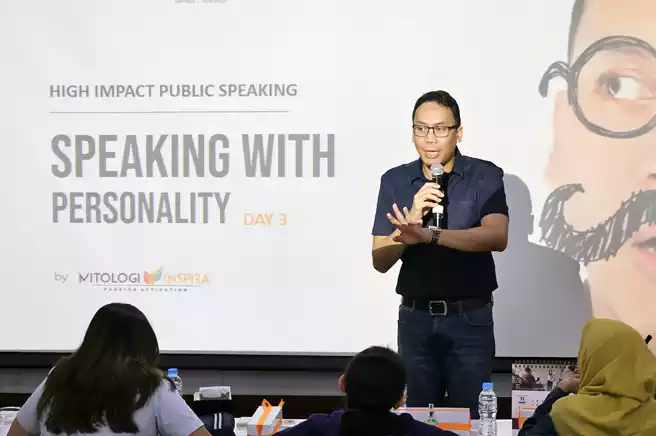 Pelatihan Public Speaking with Personality Jakarta