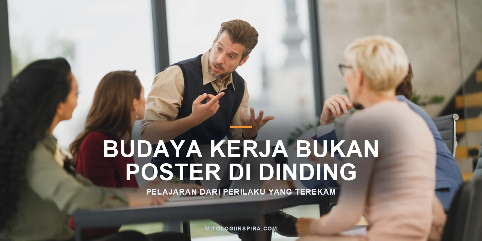 Suasana diskusi tim di ruang kerja, foto stok lisensi CC0
