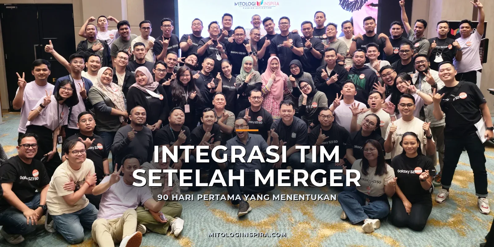 Tim berfoto bersama setelah program integrasi pasca merger bersama Mitologi Inspira
