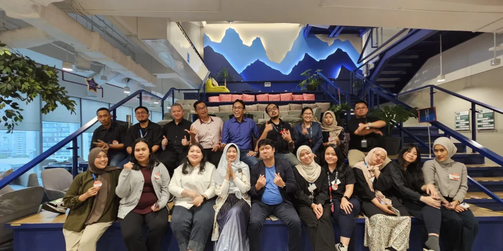 Peserta sesi pelatihan karyawan Mitologi Inspira di ruang pelatihan